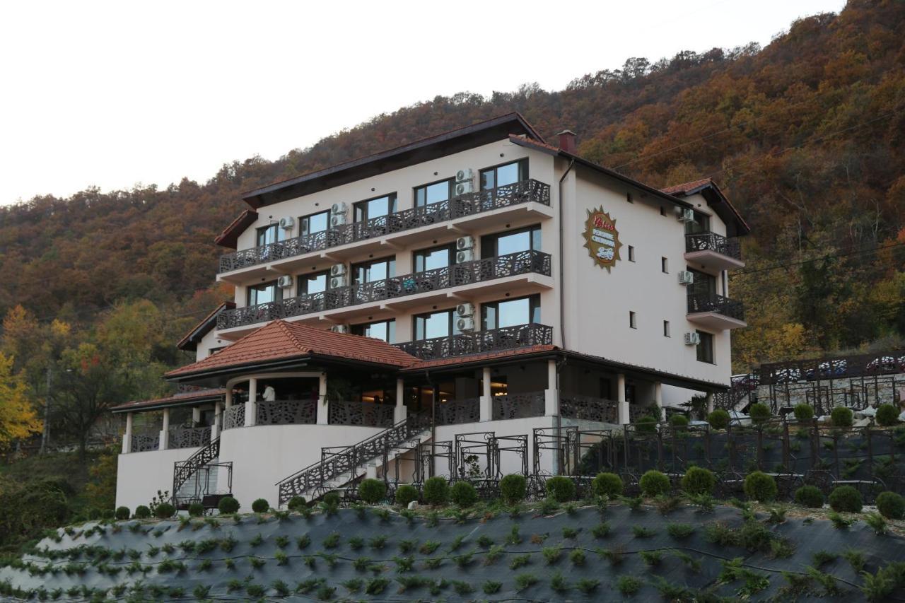 Bliss Dubova Bed & Breakfast Bagian luar foto