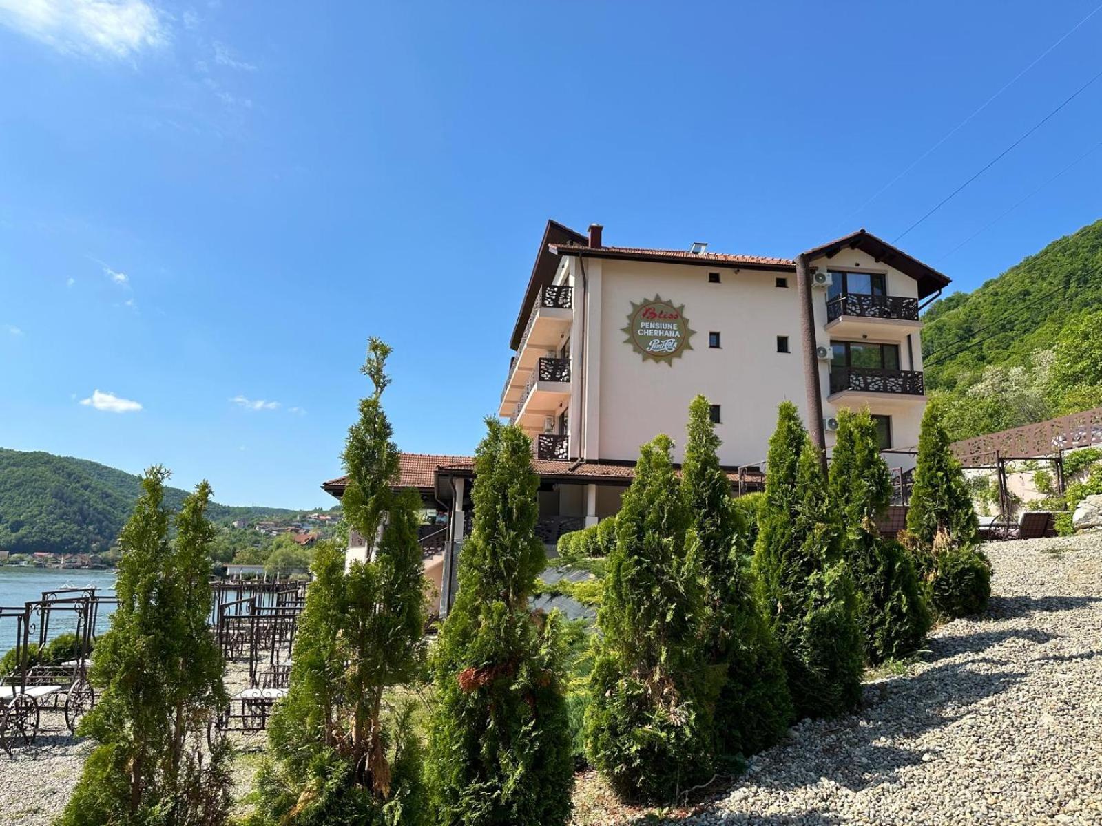 Bliss Dubova Bed & Breakfast Bagian luar foto